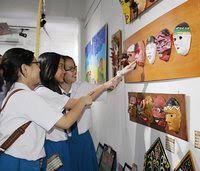 Tempat menggantung lukisan saat pameran. Pameran Seni Kelas X Semester Genap Arts Quizizz
