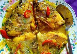 Panaskan minyak masak dicampur minyak sapi. Mencoba Resep Pepes Ikan Bawal Pedas Kemangi Lezzat Id