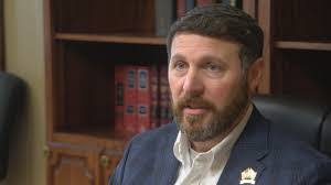 Laurie Hendricks's Instagram, Twitter & Facebook