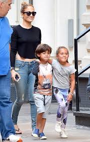 Looks like a fun party tweet along with me during the show! the smiley image shows all but lopez feasting on the icy treat. Max And Emme Hug As Jennifer Lopez Treats Them To Ice Cream Jennifer Lopez Jennifer Lopez Kids Jennifer Lopez Family