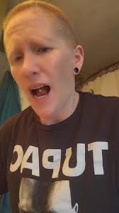 New hair Who dis #redheadwithtattoos #newhair #cancerfree  #breastcancerstrong #fyp