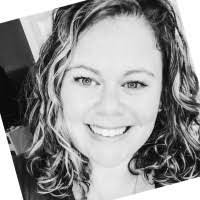 Lori Bloom's Instagram, Twitter & Facebook