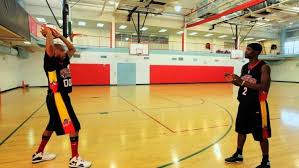 Diketahui bahwa keaktifan siswa dalam gerak manipulatif tertinggi adalah 15 kali dan terendah 10. Contoh Gerakan Lokomotor Lengkap Penjelasanya