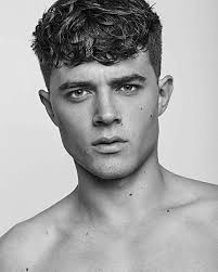 Donnez du style à vos cheveux bouclés grâce à ces 20 jolies coiffures à adopter sans hésiter ! Coupe De Cheveux Homme Tendance En 100 Images Qui Vous Seduiront