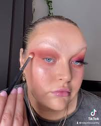 Robyn Mccarthy Make Up Artist