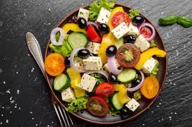 1 Euro Rezepte 10 Gunstige Gerichte Fur Wenig Geld Womz Salat Mit Schafskase Griechischer Salat Salat Mit