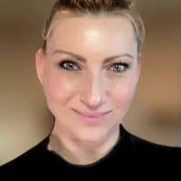 Lisa Arnott's Instagram, Twitter & Facebook