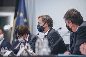 La concertation est l'action, pour plusieurs personnes, de s'accorder en vue d'un projet commun. Comite De Concertation Quarantaine Obligatoire Et Test Apres Un Sejour En Zone Rouge Alexander De Croo