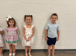 Mrs Lea's K5 class is excited for class pictures! 🎉📷🎉