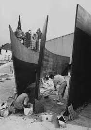 Bâle: Richard Serra crée la polémique avec sa sculpture