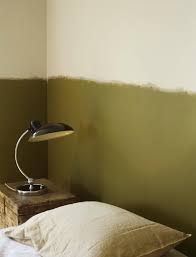 Diy Freehand Two Tone Painted Wall Remodelista Halb Bemalte Wande Skandinavische Inneneinrichtung Wohungsdekoration