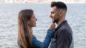In this spanish name, the first or paternal surname is viñales and the second or maternal family name is ruiz. Kurios Motogp Star Heiratet Seine Stiefschwester Moto Gp Sportnews Bz