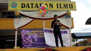 Tiap hari pagiku ceria di dadaku kerna cikgu setiap bicaramu membenihkan cintaku cikgu ayu. Nabil Cikgu Ayu By Muhammad Naqib