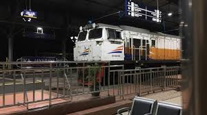 Kereta api kaligung merupakan layanan kereta api lokal komersil jarak menengah. Cek Jadwal Keberangkatan Kereta Api Dari Semarang Hari Ini Tribun Jateng