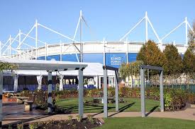 Он раскинулся на берегу реки сор, в центральной части англии. Leicester City Open Memorial Garden For Vichai
