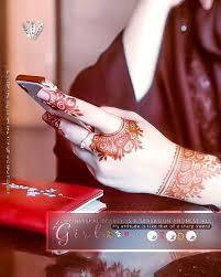 Pin By Malika Khan On Hijab In 2020 Stylish Girl Henna Hand Tattoo Gold Jhumka Earrings