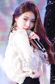 Pin By Wonderchoice On Kim Chungha Singer Dancing Queen Korean Singer