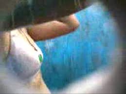 Video donita cuek ganti baju. Ngintip Cewe Mandi