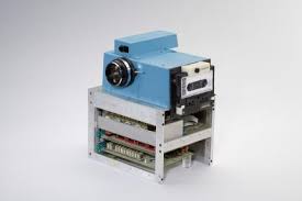 Das erste foto der welt bereits dreizehn jahre zuvor gelang es joseph nicéphore niépce mit einer camera obscura das erste foto der welt nicht nur aufzunehmen, sondern auch zu fixieren. 1975 Die Erste Digitalkamera Der Welt