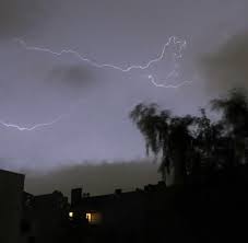 Sehen sie, wo sich aktuell kräftige regenschauer oder gewitter mit blitz und donner befinden und wo diese entlang ziehen. Schwere Unwetter Nachtliche Gewitterwalze Rollt Durch Deutschland Welt