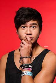 Dwayne Dawson (@secryofdwayne) no Meadd: “ △> Dwayne Dawson △> 18 años △>  Calum Hood △> Trabaja