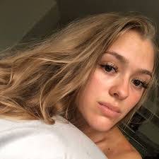 Rebecca Hause's Instagram, Twitter & Facebook