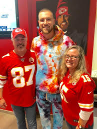 Travis kelce has an older brother named jason kelce with whom he was raised. Third Add A Buck Winner Has The Ultimate Game Day Experience With Travis Kelce Minsky S Pizza