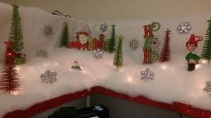 In fact, if your office has expansive hallways or more than one reception area, you can play up this architectural feature by decorating similar trees throughout. Winter Office Decorating Ideas Ksa G Com
