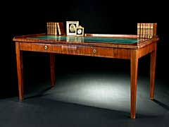 Der schlichte biedermeier schreibtisch ist aus kirschbaumholz und biete jedem arbeitszimmer einen stilvollen anblick. Biedermeier Schreibtisch Hampel Kunstauktionen