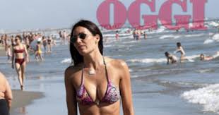 Flavio briatore, 67, has allegedly separated from wife elisabetta gregoraci, 37. Elisabetta Gregoraci Il Primo Mostruoso Bikini Della Stagione A 40 Anni Cosi E Al Suo Fianco Libero Quotidiano