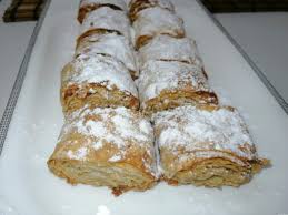 Malzemeler 3 su bardağı un 1.5 su bardağı pudra şekeri 150 gr tereyağı tabana serpmek için çekilmiş fındık(arzuya bağlı). Tahinli Citir Rulo Pratik Hizli Tarifler El Lezzetim Yemek Tarifleri