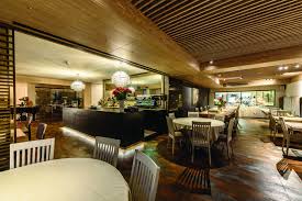 Camere da letto in pino (20) armadi rustici (97) letti rustici (41) como' e comodini rustici (24). Come Scegliere Tavoli E Sedie Per Bar Alcuni Utili Segreti Maculan Arredo Bar