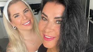 Familienzoff? Jenny Frankhauser und Iris schießen im Netz