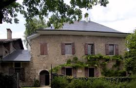La maison de retraite médicalisée qui se trouve 15 rue de roquefort 12100 millau, dans l'aveyron, a 45 lits en hébergement permanent, à partir de 1900 ehpad les charmettes offre différents services : Les Charmettes Wikipedia