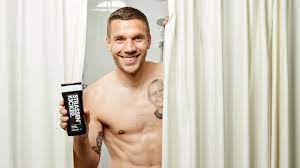 German forward lukas podolski is genuinely one of the players that enjoyed international football more than club football during his lengthy career. Strassenkicker Lukas Podolski Entwickelt Pflegemarke Mit Dm