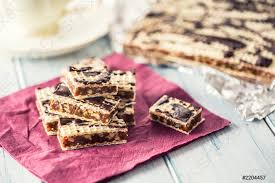 Kostenlose wörterbücher in vielen sprachen. Waffelkuchen Mit Karamellschokolade Und Walnusstradition Slowakischer Und Tschechischer Kuchen Grilaz Foto Vorratig Crushpixel