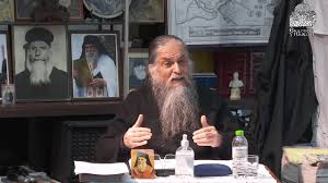Ο πατηρ εμμανουηλ βολουδακησ τελει την θεια λειτουργια στισ φυλακεσ του αβερωφ. O Pathr Basileios Boloydakhs Eklh8h Apo Ton Eisaggelea Se Prokatartikh E3etash Gia Diegersh Se Anypakoh Attika Nea