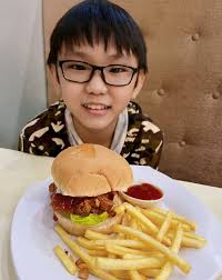 峇冬加里露营地土崩惨剧最后一名失踪者，证实为民众华小五年级学生黄绍齐。《星洲日报》探悉，这名男童也是该校食堂业者的儿子。