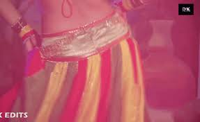 Ranveer singh and vaani kapoor shared multiple kisses in befikre. Madhuri Dixit Saree Drop Navel