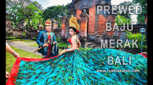 Foto prewedding pohon karetan : Foto Prewedding Bali Modifikasi Baju Merak Bali By Rudhia Salon Denpasar Youtube
