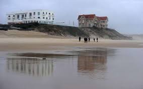 Landes Des Batiments Sur La Plage De Biscarrosse Interdits D Acces A Cause De L Erosion Le Maire A Pris Deux Arretes Biscarrosse Landes Hotel De La Plage