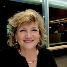 Hochzeit auf der Intensivstation Letzte Woche kam es zu einem spontanen  Heiratsantrag auf der Intensivstation. Einen Tag, nachdem der Mann "ja"  gesagt hat, haben die beiden auf der Intensivstation geheiratet. Zwei  Intensivpflegefachfrauen