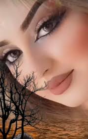 چشم‌هایـش عشق را بهـرِ دلم تفسیر کرد خوابِ جادوی لبـش را، بوسه ای تعبیر کرد  دست بُـردم تا کـه زلفـش را، به چنگم آرم بـازوانـش را بـه دورِ گـردنـم  زنجیـر کرد با