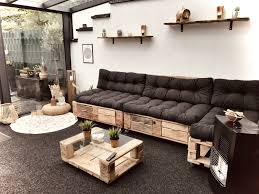 Tiranna Wintergarten Palettenmobel Boho Deko Inspo In 2020 Mobel Aus Paletten Holzkiste Mobel Paletten Couch