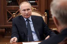 Russian president declines to have first dose in public after delaying jab for months. Pezchl65 Eq4nm
