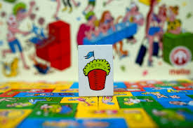 4 tabuleiros, peões , dados. Os Jogos De Tabuleiro Portugueses Querem Sentar O Mundo A Mesa Vicios Publico