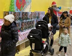 Thousands 'shopping' for gifts at Waukegan Toys for Tots popup