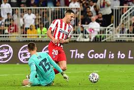 Trong khi đó, siêu sao messi ở những phút cuối hiệp phụ thứ 2 do nôn nóng dâng lên trận thua này khiến barcelona mất cơ hội vô địch siêu cúp tây ban nha, còn athletic bilbao có lần thứ 3 vô địch, và là lần đầu tiên kể từ năm 2015. Atletico Gáº·p Real Táº¡i Chung Káº¿t Sieu Cup Tay Ban Nha