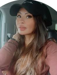 Where are Nikki Cheng Saelee-McCain's children?