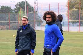 Sadık çiftpınar , adana'nın seyhan ilçesinde 1 ocak 1993 akçabat fk , milli takımda oynamaya başlayan sadık çiftpınar halen t ise 2013 yılında u20'de takım kaptanlığı yaparken oynadığı maçtır. Sadik Ciftpinar Performansiyla Milli Takima Goz Kirpiyor Son Dakika Spor